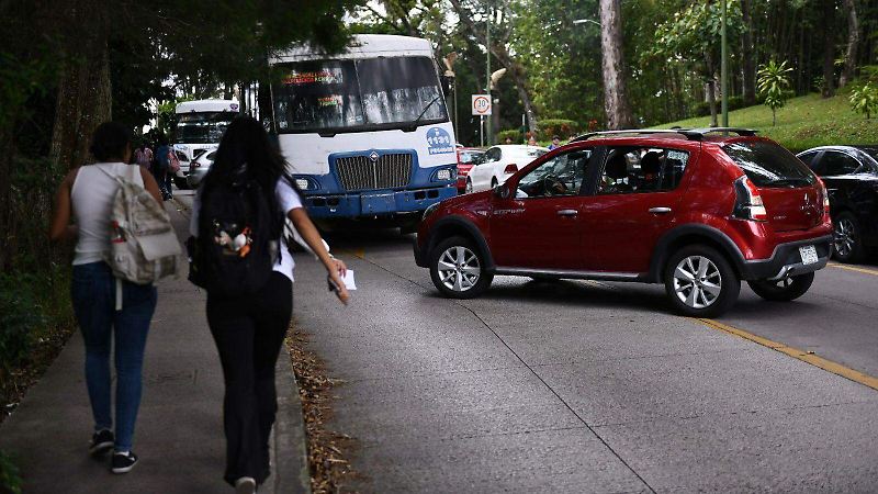 Protesta de estudiantes de la Universidad Veracruzana contra prórroga de Martín Aguilar Sánchez